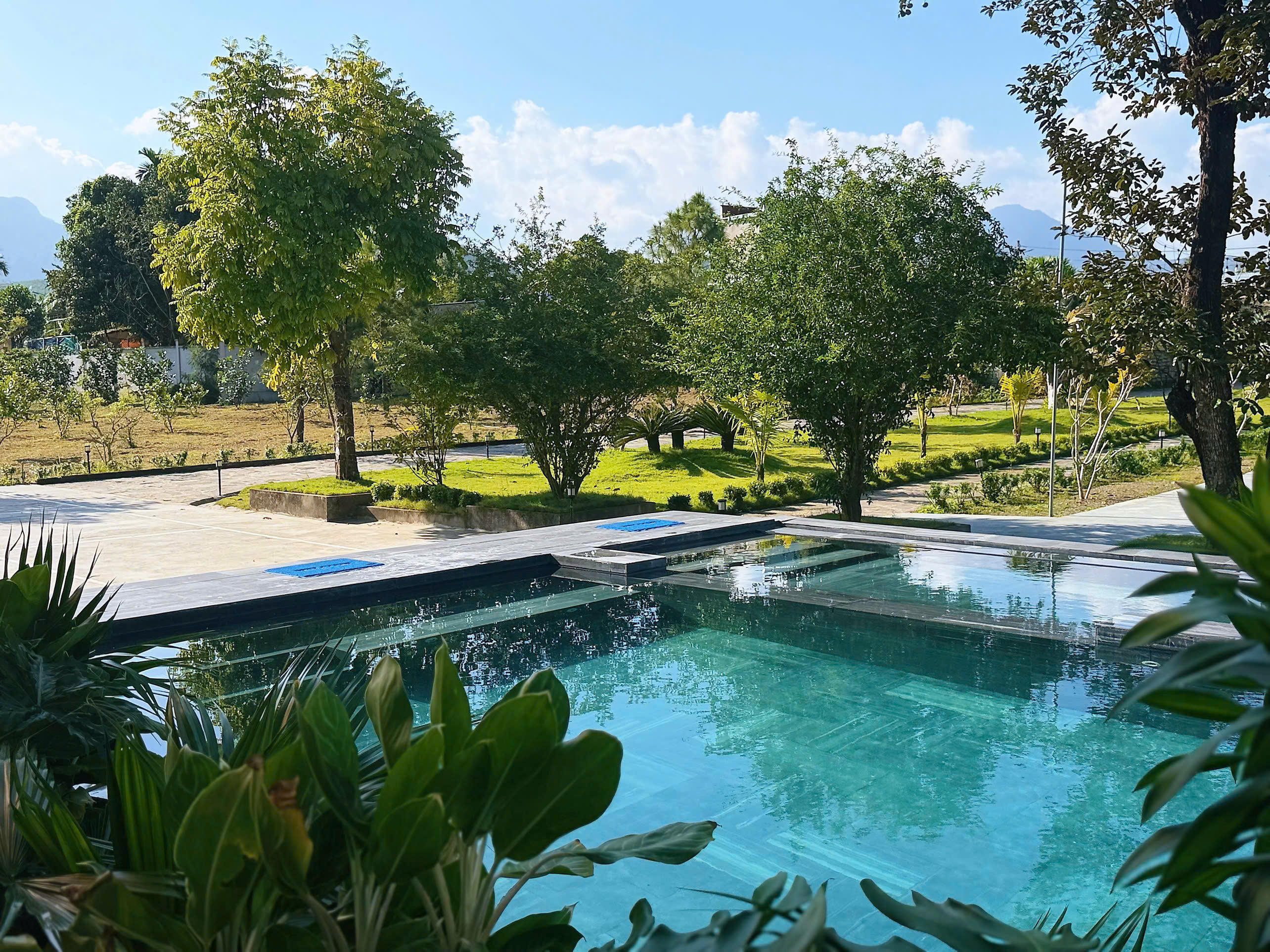 Hồ bơi riêng của villa